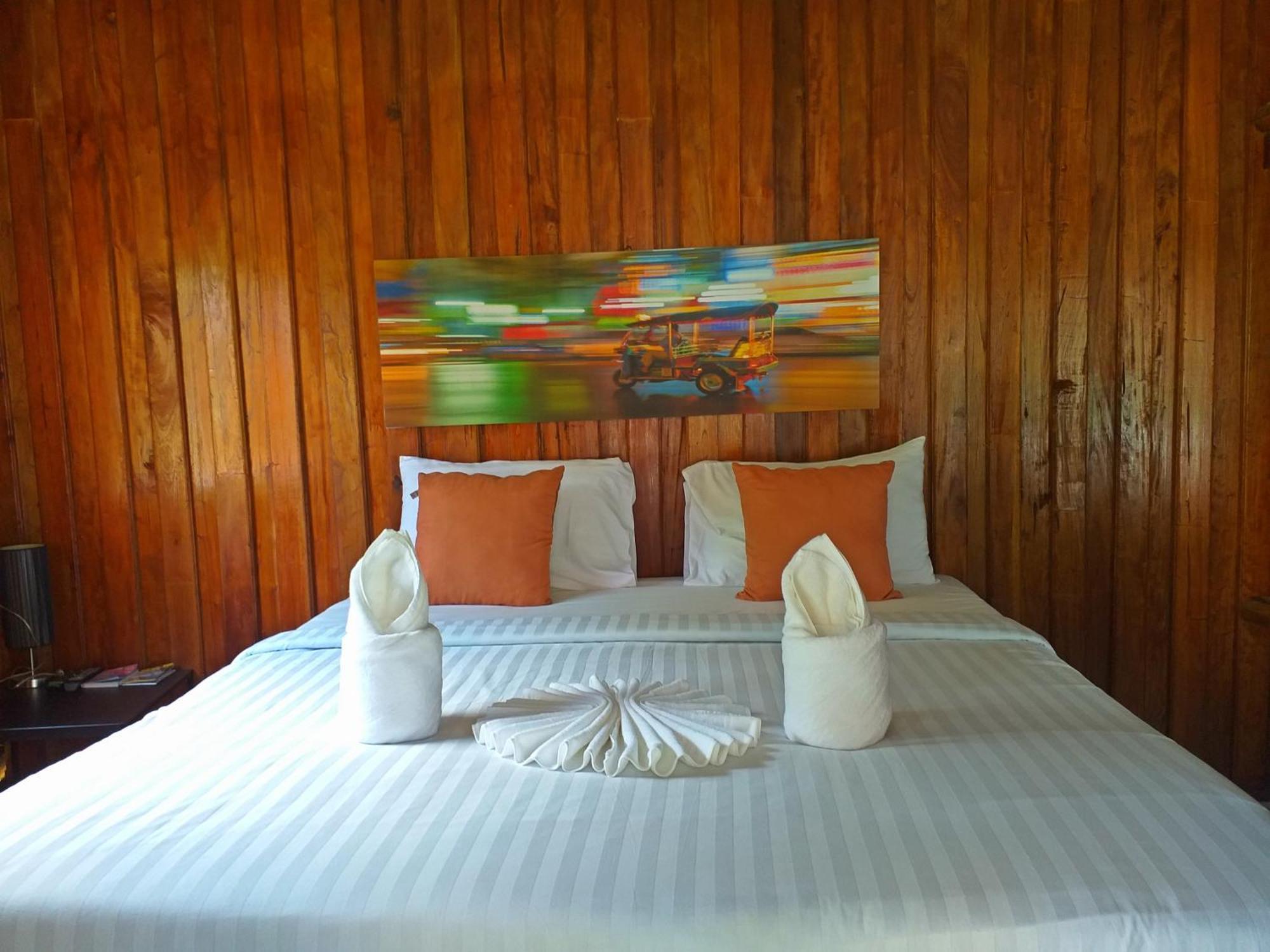 The Ford Sunset Beach Resort Wok Tum Exterior photo
