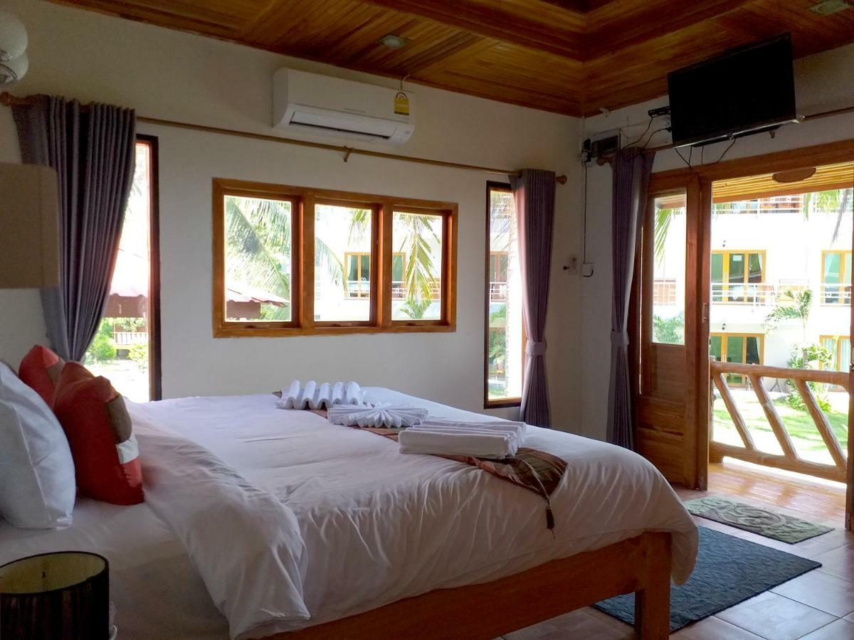The Ford Sunset Beach Resort Wok Tum Exterior photo